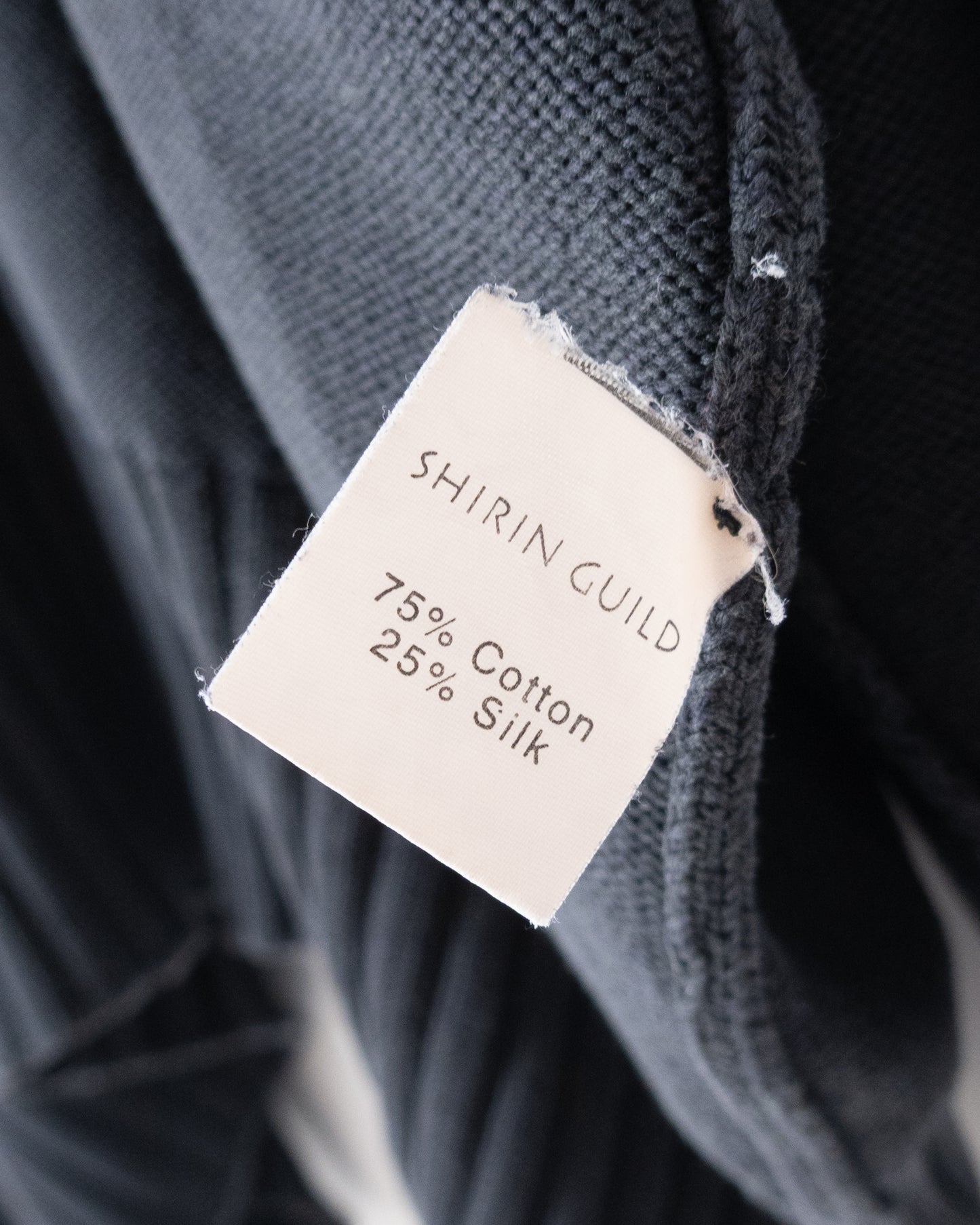 "SHIRIN GUILD" extra wide silhouette cotton silk v-neck knit sweater