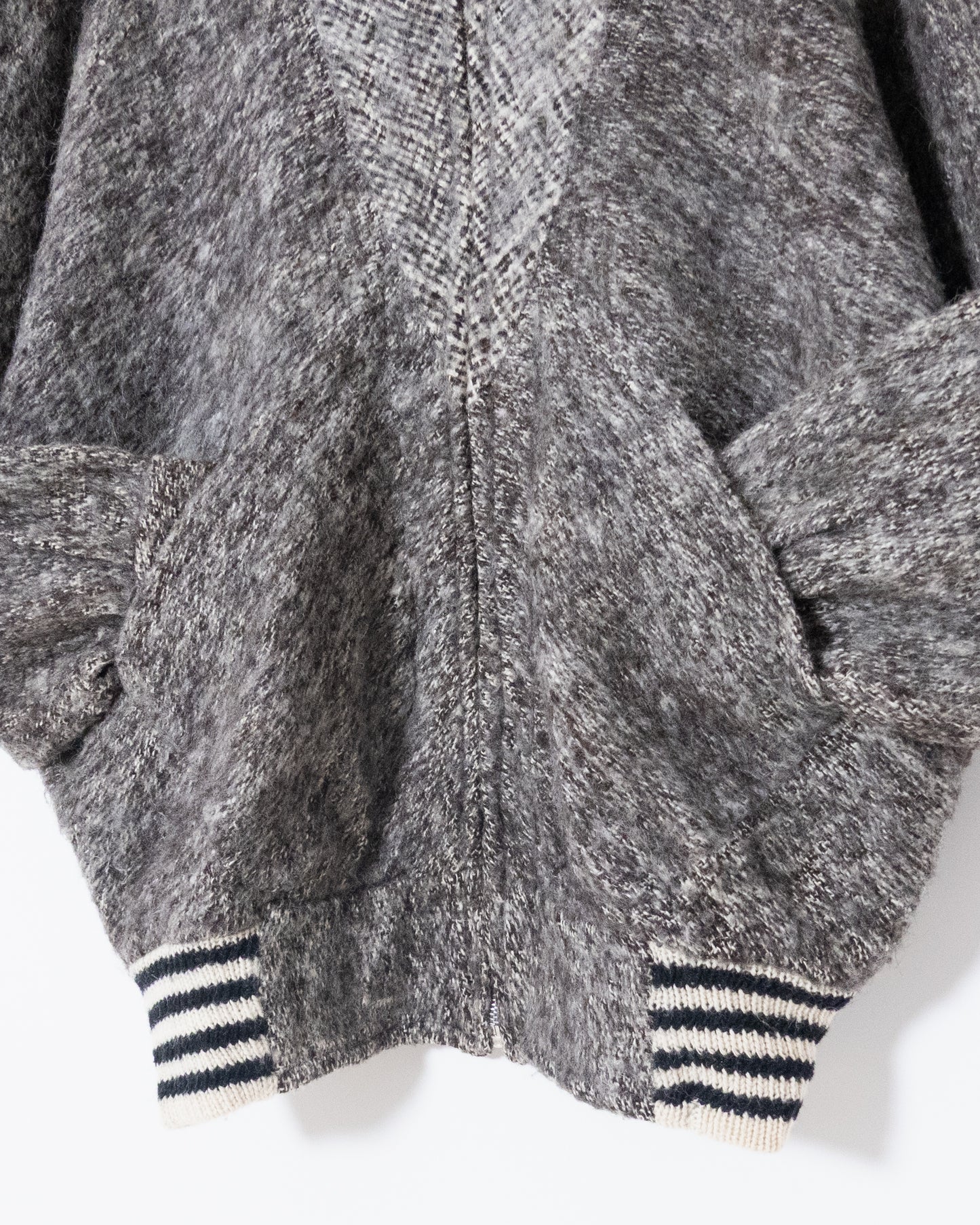 Dolman sleeve panel switch wool knit blouson