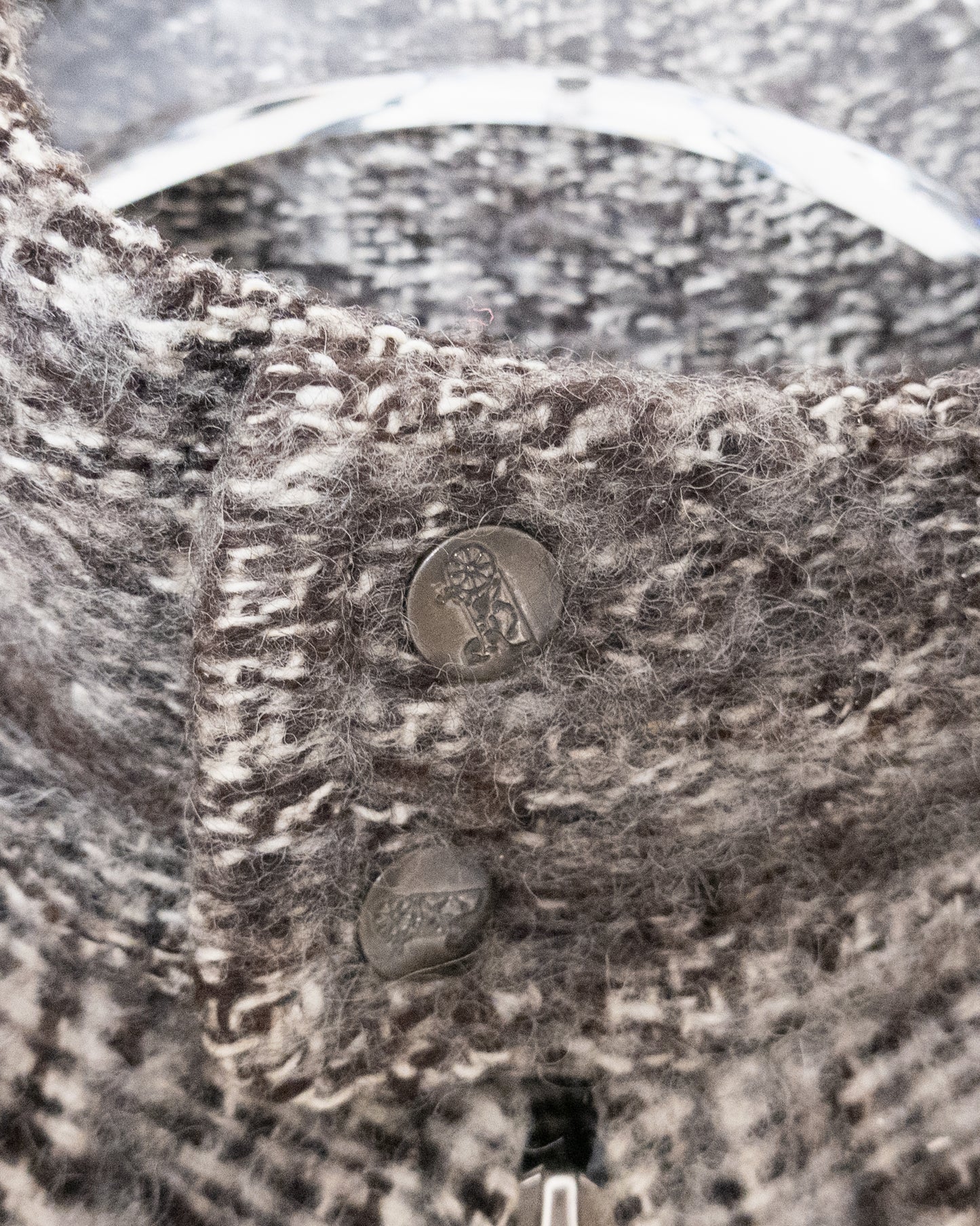 Dolman sleeve panel switch wool knit blouson