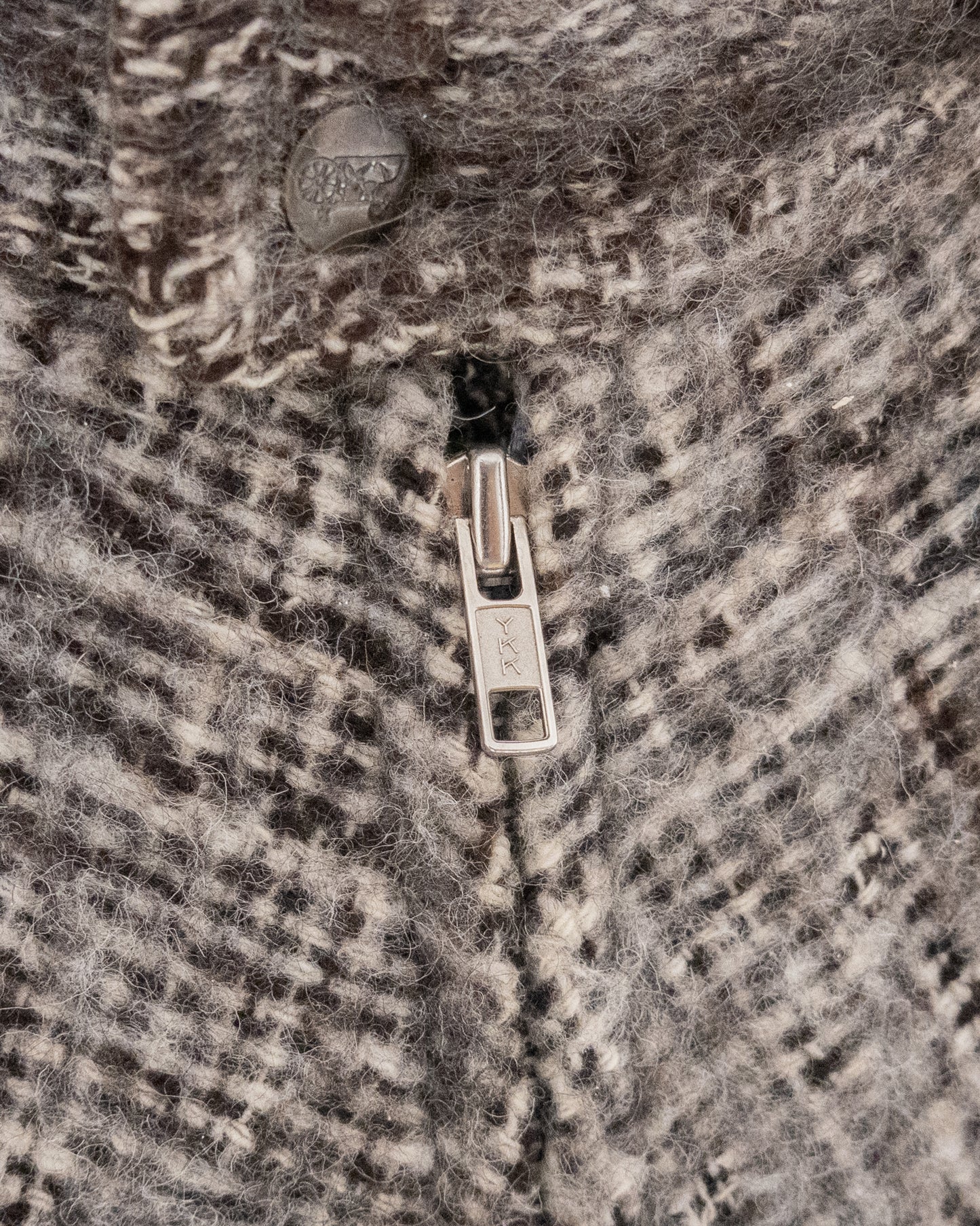 Dolman sleeve panel switch wool knit blouson