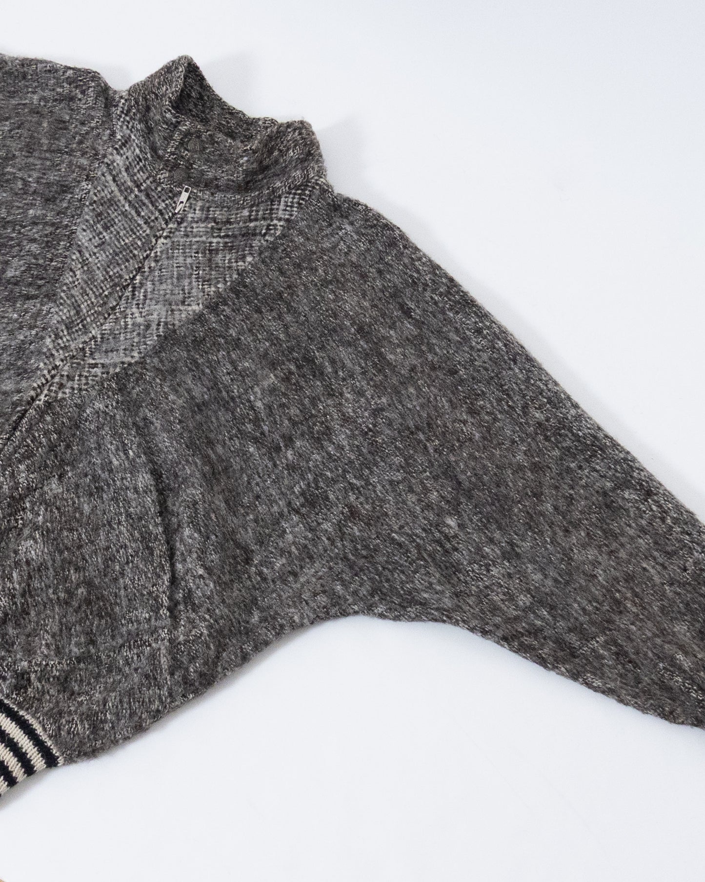 Dolman sleeve panel switch wool knit blouson