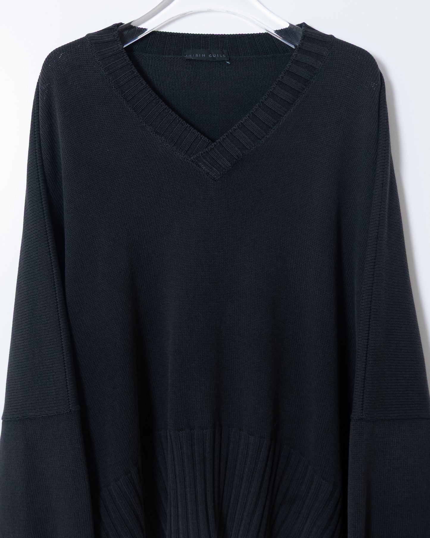 "SHIRIN GUILD" extra wide silhouette cotton silk v-neck knit sweater