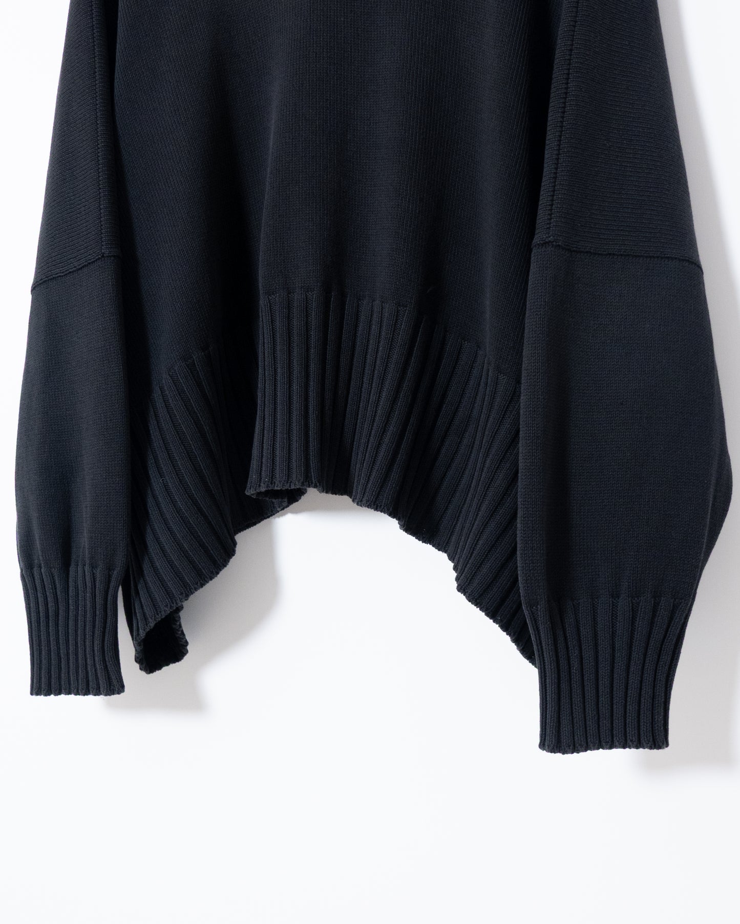 "SHIRIN GUILD" extra wide silhouette cotton silk v-neck knit sweater