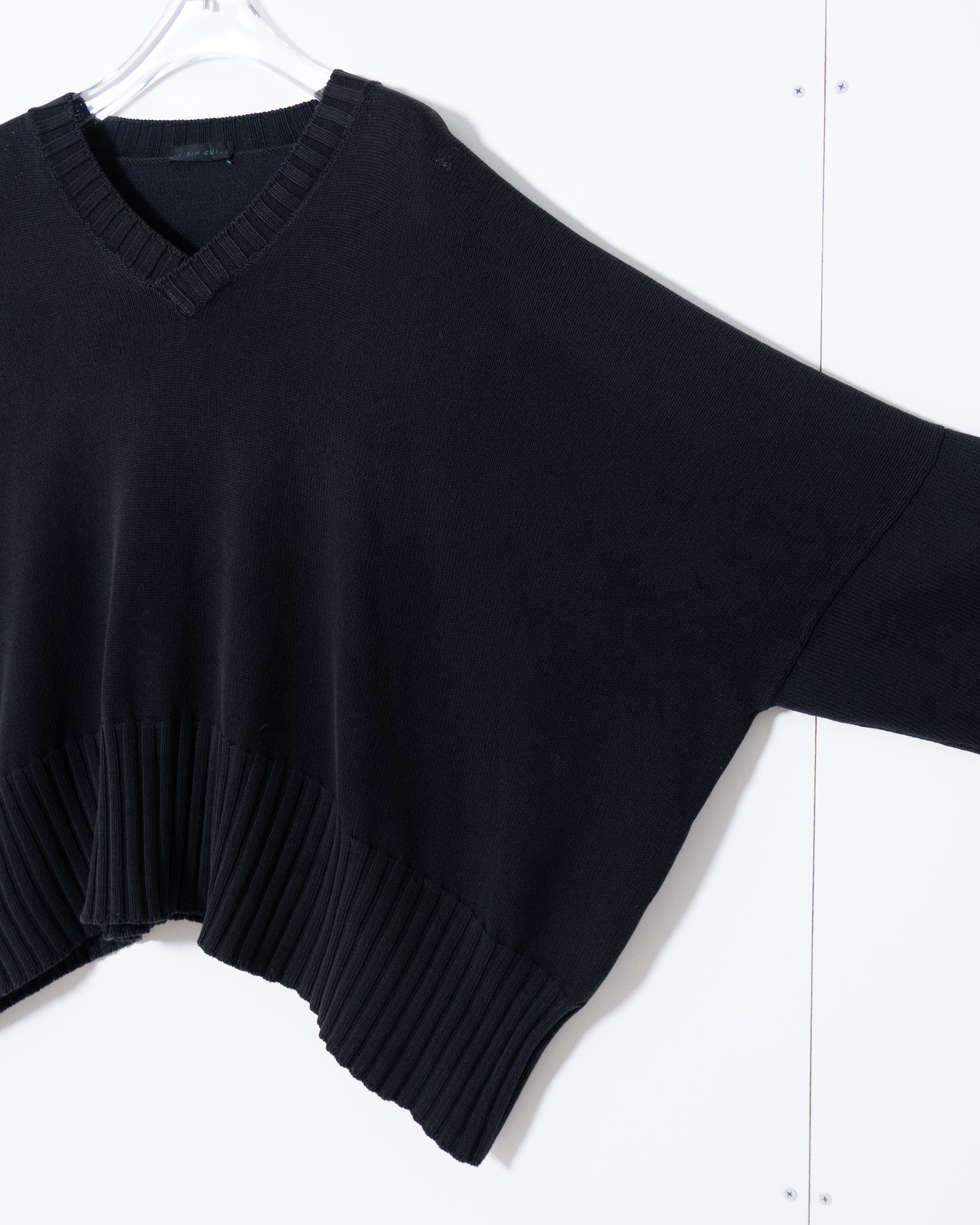 "SHIRIN GUILD" extra wide silhouette cotton silk v-neck knit sweater