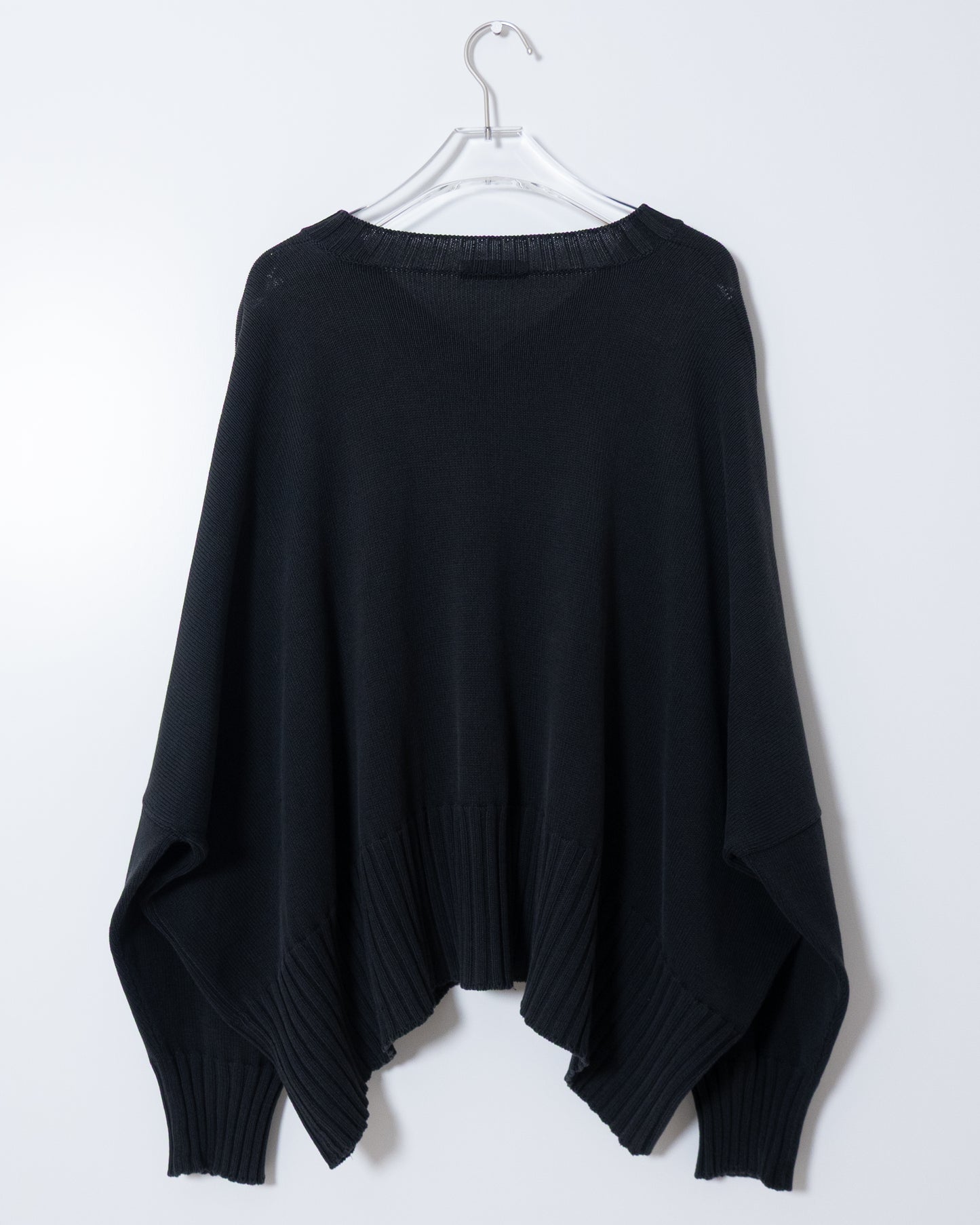 "SHIRIN GUILD" extra wide silhouette cotton silk v-neck knit sweater