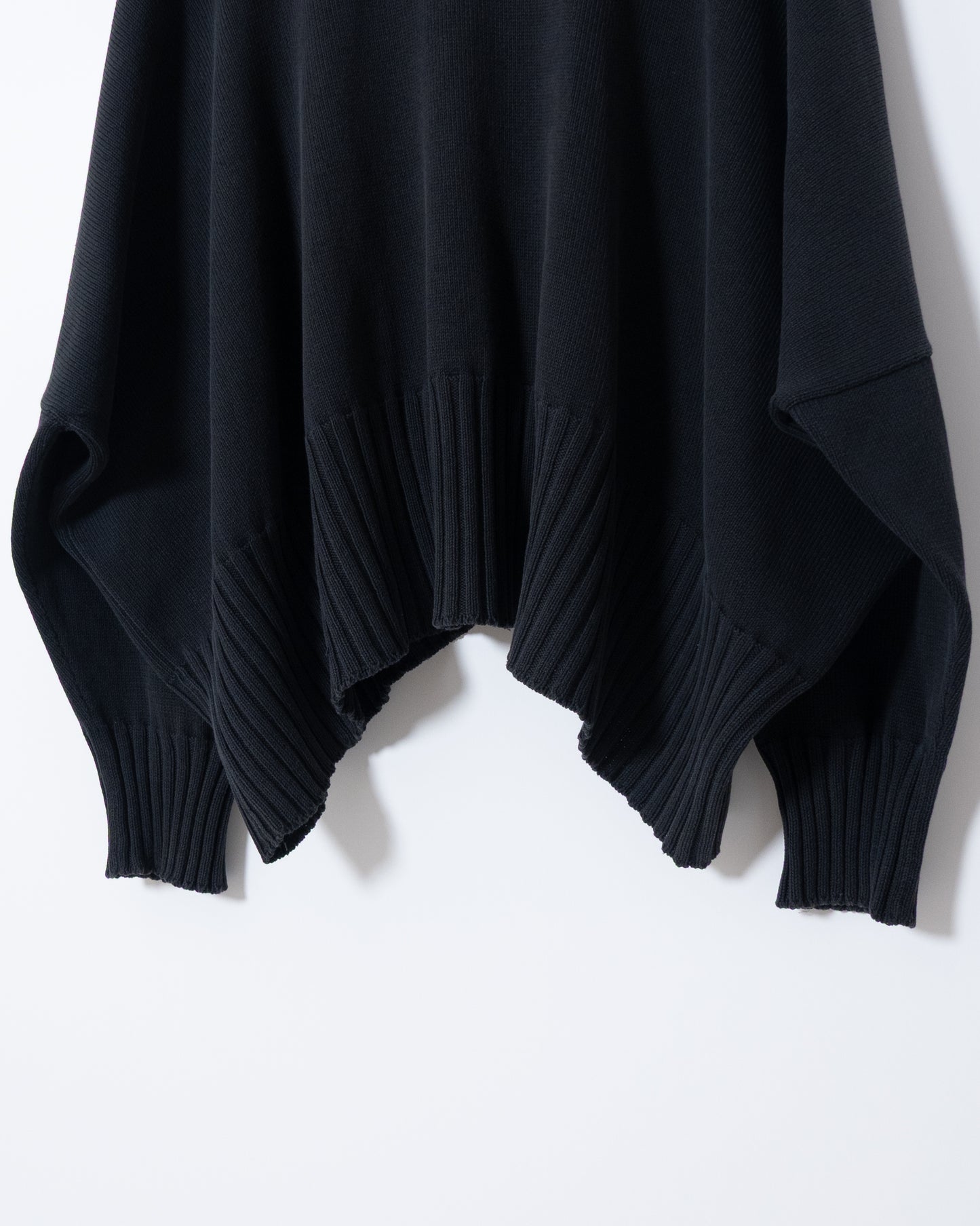 "SHIRIN GUILD" extra wide silhouette cotton silk v-neck knit sweater
