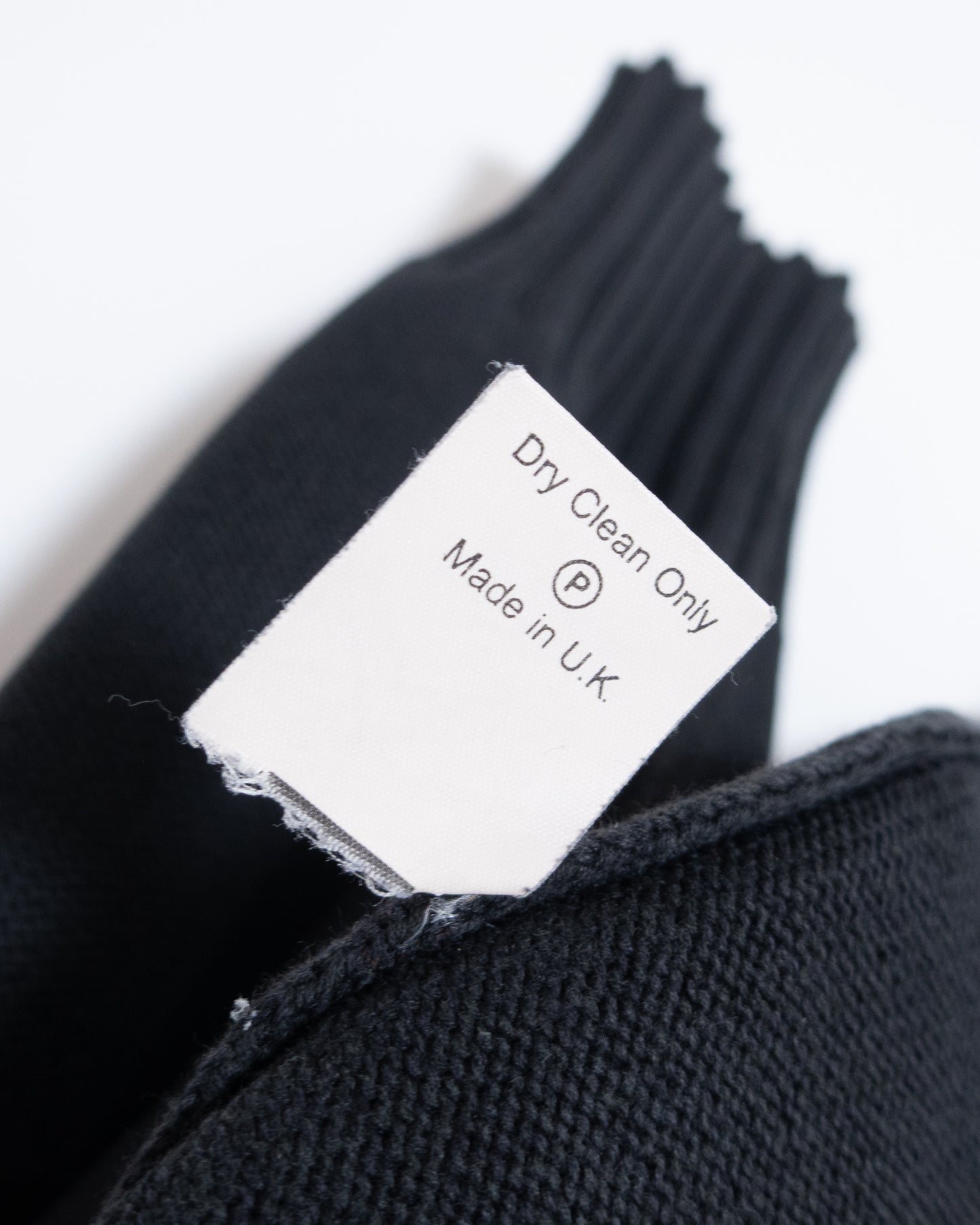 "SHIRIN GUILD" extra wide silhouette cotton silk v-neck knit sweater
